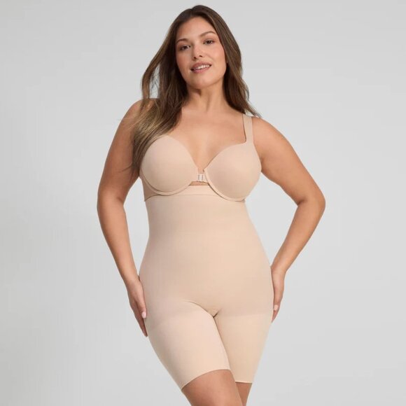 SPANXsculpt™ Seamless Power High-Waisted Mid-Thigh Short - Picture 2 of 12